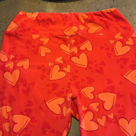 Women’s lularoe red hearts ❤️ stretch pants leggings in one size NWOT - Picture 4 of 5